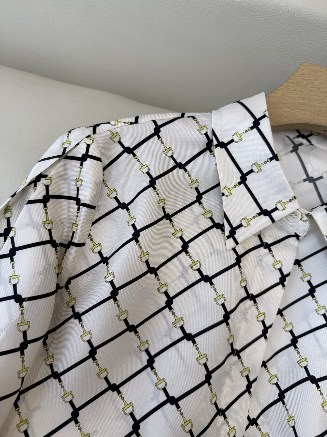 BS1078#新款衬衫💕gucci 100% 真丝 马蹄扣印花衬衫 上衣 36-42