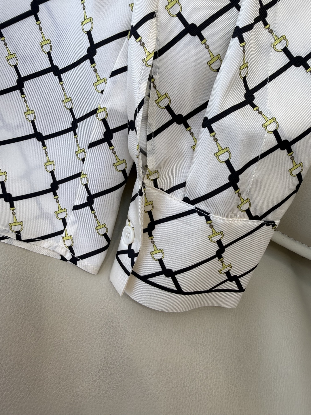 BS1078#新款衬衫💕gucci 100% 真丝 马蹄扣印花衬衫 上衣 36-42