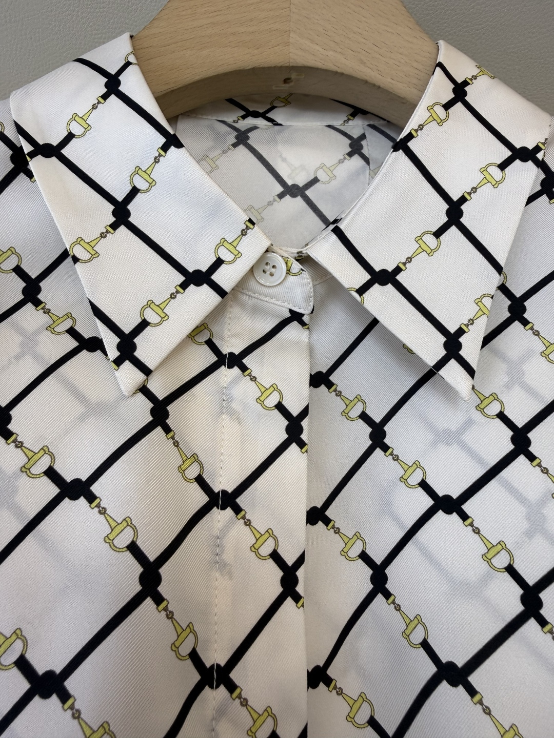 BS1078#新款衬衫💕gucci 100% 真丝 马蹄扣印花衬衫 上衣 36-42