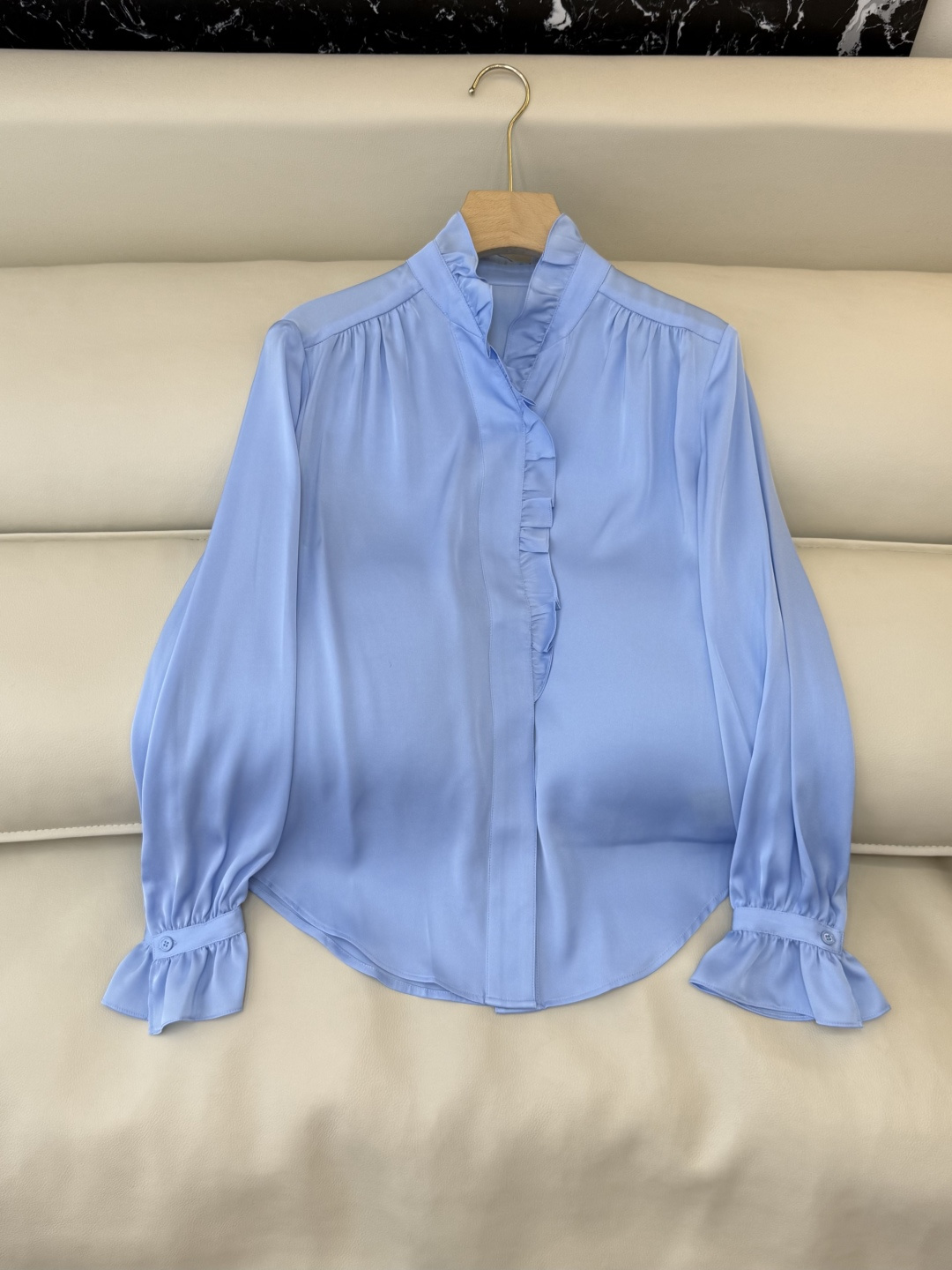 NO:717045,BS1083# new shirt chloe minimalist style 92 silk stretch satin long-sleeved shirt black blue white SMLXL,,chloe,loewe,shirts,real silk,19860909BS1083#新款衬衫 chloe 极简风 92真丝弹力缎 长袖衬衫 黑色 蓝色 白色 SMLXL,,chloe,loewe,shirts,real silk,,Women's clothing