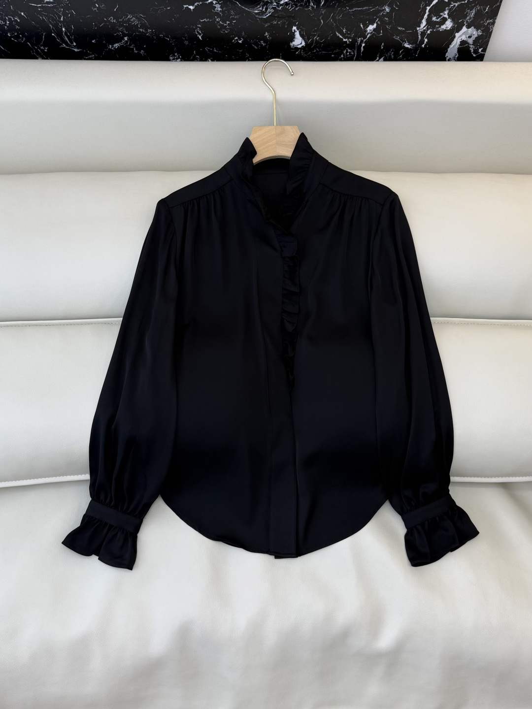 NO:717048,BS1083# new shirt P chloe minimalist style 92 silk stretch satin long-sleeved shirt black blue white SMLXL,,chloe,loewe,shirts,real silk,19860909BS1083#新款衬衫P chloe 极简风 92真丝弹力缎 长袖衬衫 黑色 蓝色 白色 SMLXL,,chloe,loewe,shirts,real silk,,Women's clothing