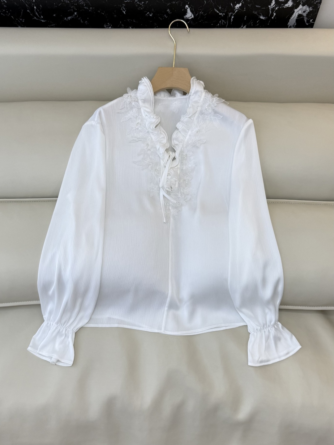NO:717036,BS1092# new shirt P three-dimensional ruffle collar long-sleeved shirt white SMLXL,,shirts,19860909BS1092#新款衬衫P 立体荷叶边领 长袖衬衫 白色 SMLXL,,shirts,,Women's clothing