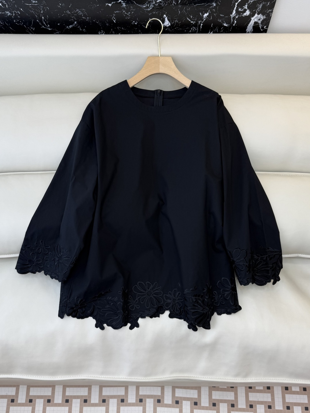 NO:717035,BS1085# New top P zimm cotton long-sleeved loose hollow embroidered long-sleeved top white black SMLXL,,19860909BS1085#新款上衣P zimm 棉 长袖宽松镂空绣花长袖上衣 白色 黑色 SMLXL,,,Women's clothing