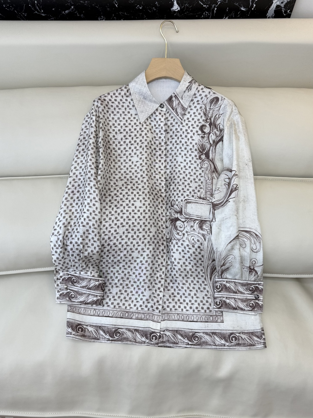 NO:717046,BS1086# new shirt Max mara positioning printing twill silk printed long-sleeved shirt 36-42,,shirts,real silk,19860909BS1086#新款衬衫 Max mara 定位印花 斜纹真丝印花长袖衬衫 36-42,,shirts,real silk,,Women's clothing