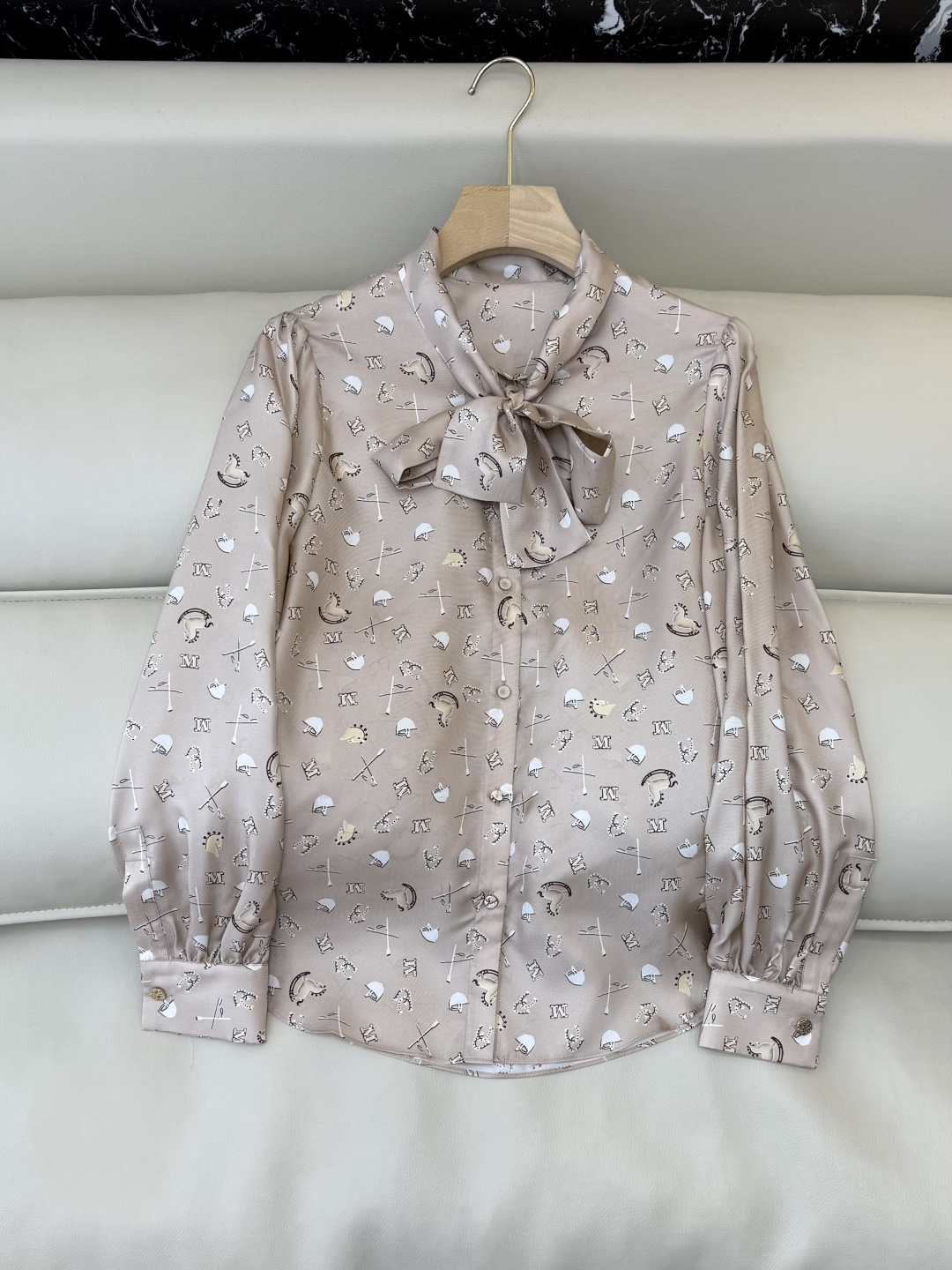 NO:717019,BS1076# New Shirt P Max 1 Silk Twill Printed Long Sleeve Bow Printed Shirt Red Apricot 36-42,,shirts,real silk,19860909BS1076#新款衬衫P Max 1 真丝斜纹印花 长袖蝴蝶结印花衬衫 红色 杏色 36-42,,shirts,real silk,,Women's clothing