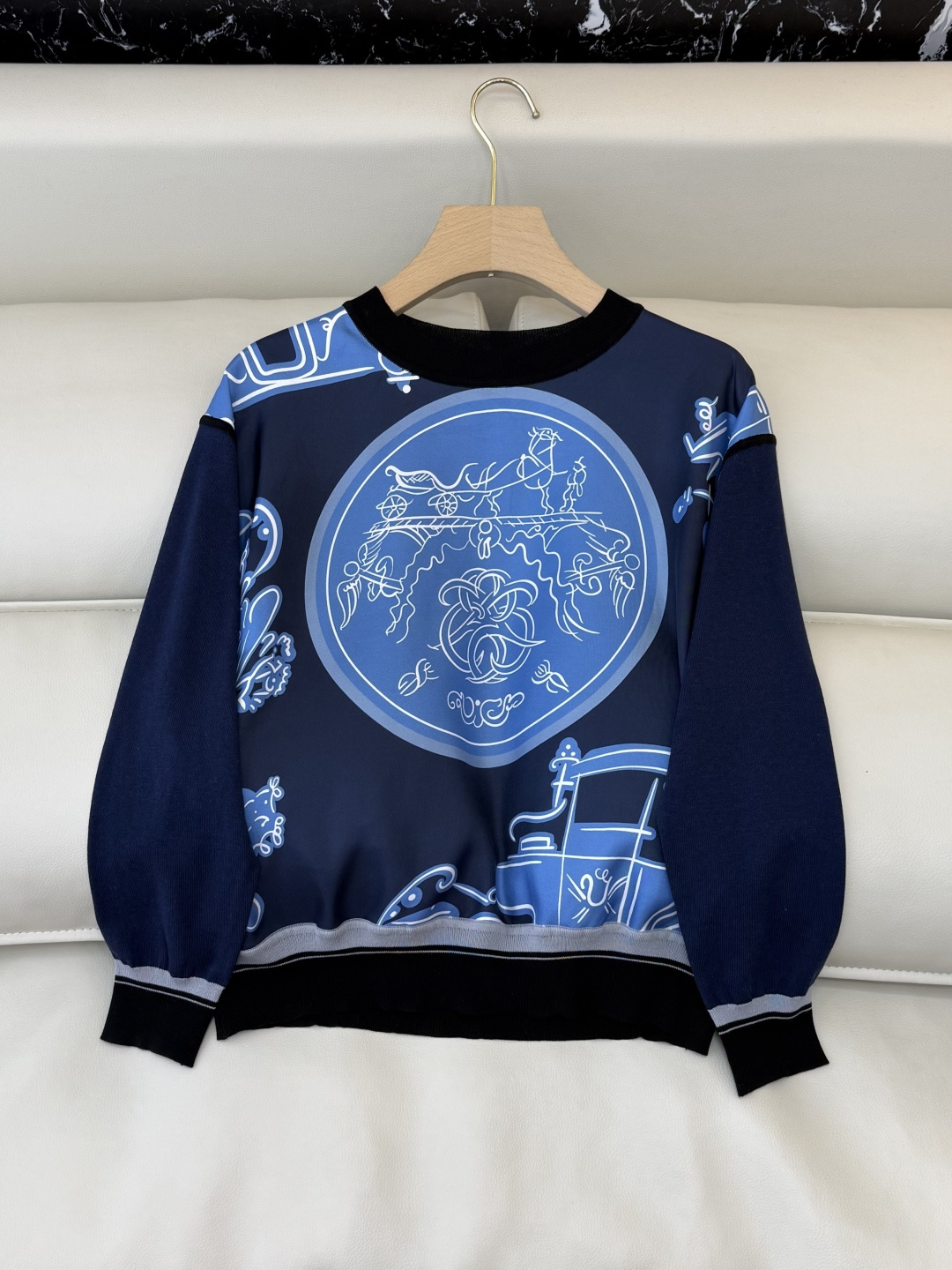 NO:716684,H326007#New Knitted H Home Hermès Positioning Print Silk Printed Knitted Long Sleeve Sweater Blue Light Blue White SMLXL,,hermes,real silk,19860909H326007#新款针织 H家 爱马仕 定位印花 真丝印花拼针织 长袖针织衫 蓝色 浅蓝色 白色 SMLXL,,hermes,real silk,,Women's clothing