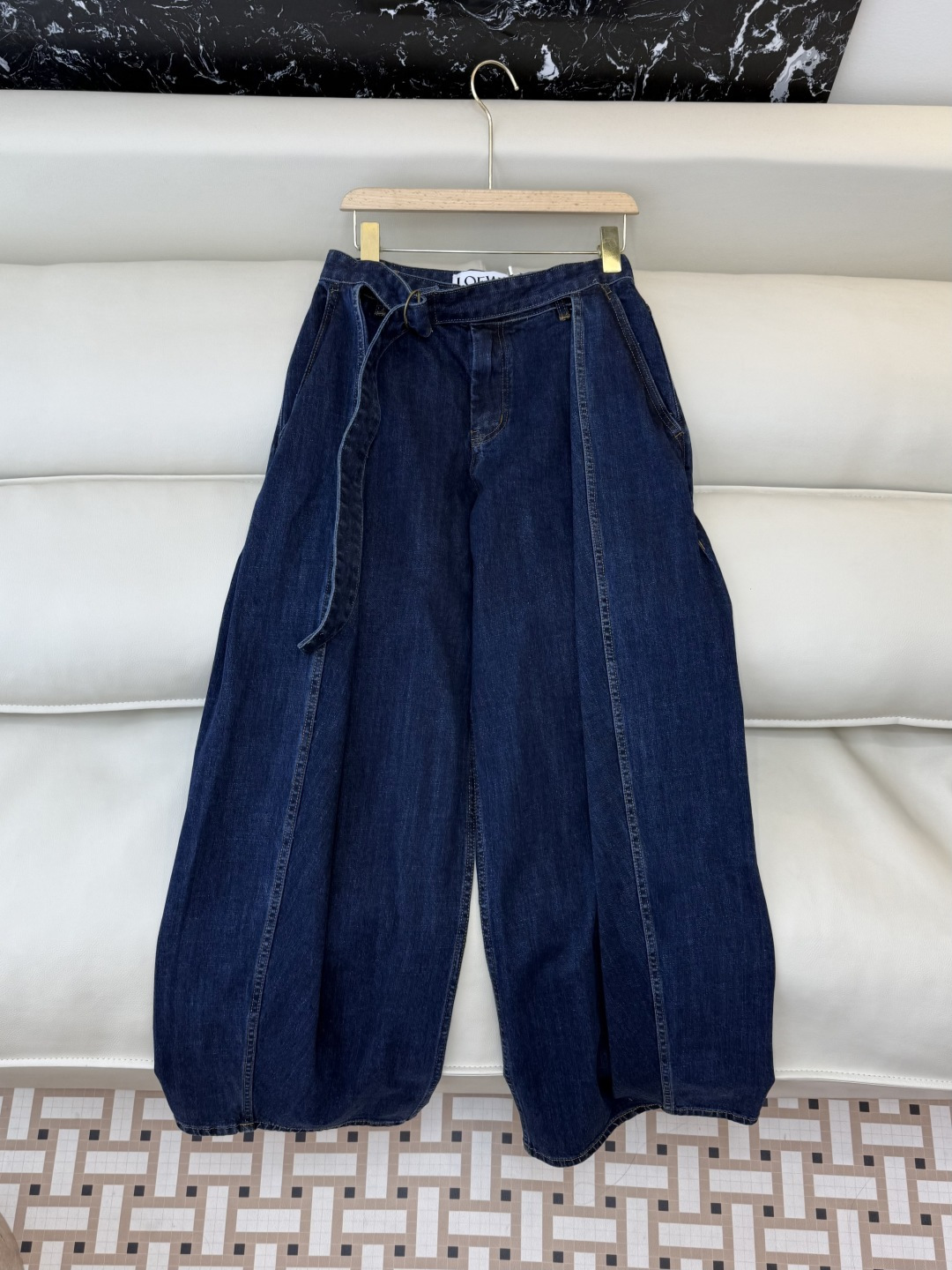 NO:717613,QG0151# new jeans factory Loewe super popular wide-leg denim trousers jeans SML,,loewe,jeans,19860909QG0151#新款牛仔裤工厂 Loewe 超级大爆款 阔腿牛仔长裤牛仔裤 SML,,loewe,jeans,,Women's clothing
