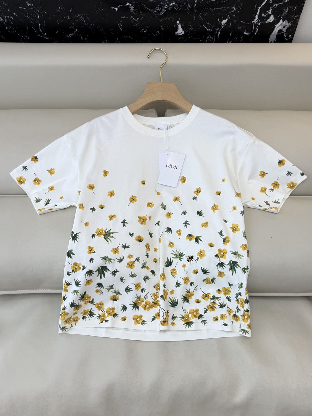 NO:717061,QG0# new T-shirt dior little bee print embroidery 85 cotton 15 linen short-sleeved T-shirt SML,, dior, T-shirt, tees, t-shirt,19860909QG0#新款T恤 dior 小蜜蜂印花 刺绣 85棉 15 亚麻 短袖T恤 SML,,dior,T-shirt,tees，t-shirt,,Women's clothing