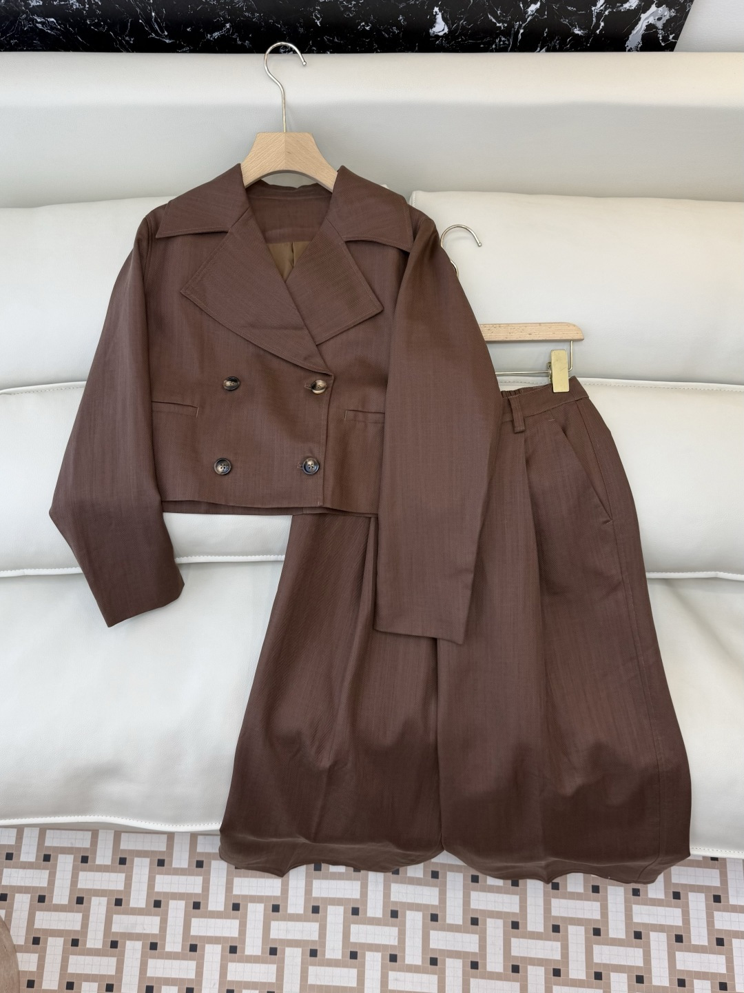 NO:730686,510TF106# new suit L linen long-sleeved suit jacket trousers brown 36/38/40/42,,tom ford,jackets & coats,business suit,19860909510TF106#新款套装 L亚麻 长袖西装外套 长裤 咖色 36/38/40/42,,tom ford,jackets & coats,business suit,,Women's clothing