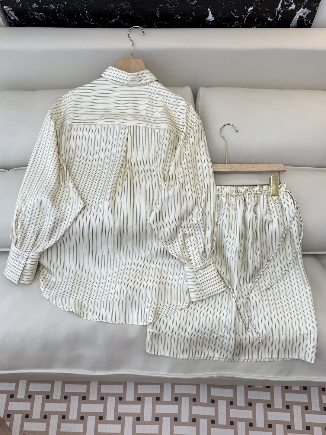 QD8005+8009#新款套装🌾Toteme 100% 真丝 桑蚕丝 条纹印花长袖衬衫➕抽带 真丝半裙