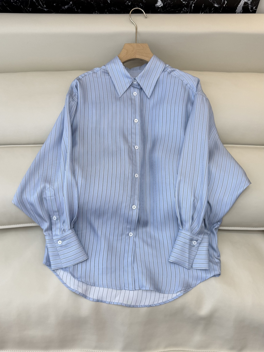 NO:730633,QD8005 new shirt P Toteme silk mulberry silk striped printed long-sleeved shirt three colors SMLXL,,shirts,real silk,19860909QD8005新款衬衫P Toteme 真丝 桑蚕丝 条纹印花长袖衬衫 三色 SMLXL,,shirts,real silk,,Women's clothing