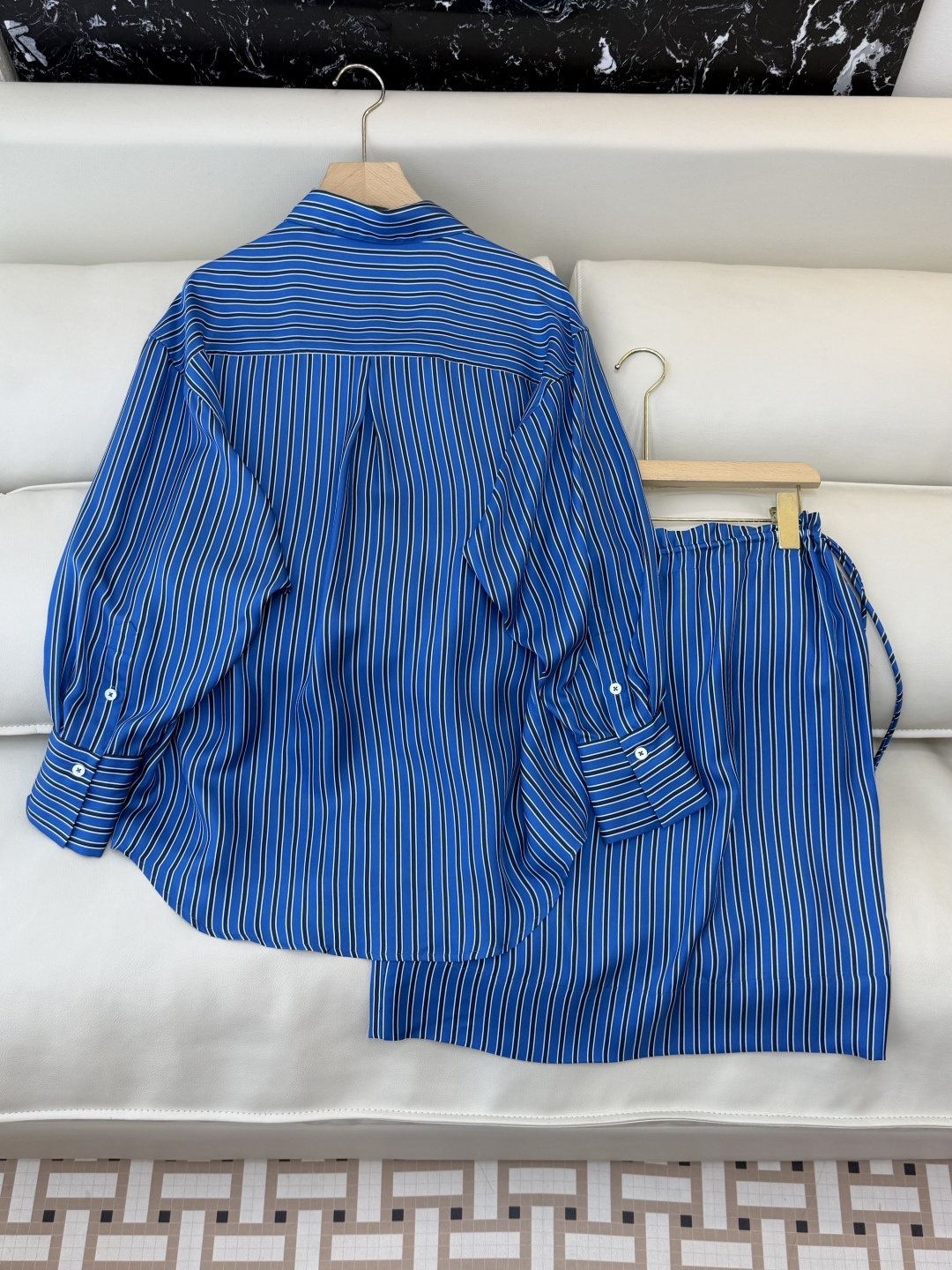 QD8005+8009#新款套装🌾Toteme 100% 真丝 桑蚕丝 条纹印花长袖衬衫➕抽带 真丝半裙