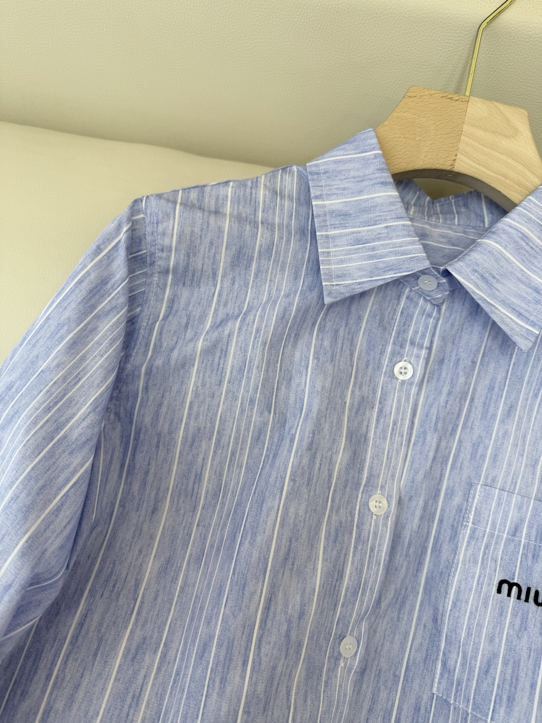CY096#新款衬衫。miu家 字母绣花 修身长袖 衬衫 白色 条纹蓝 SM L