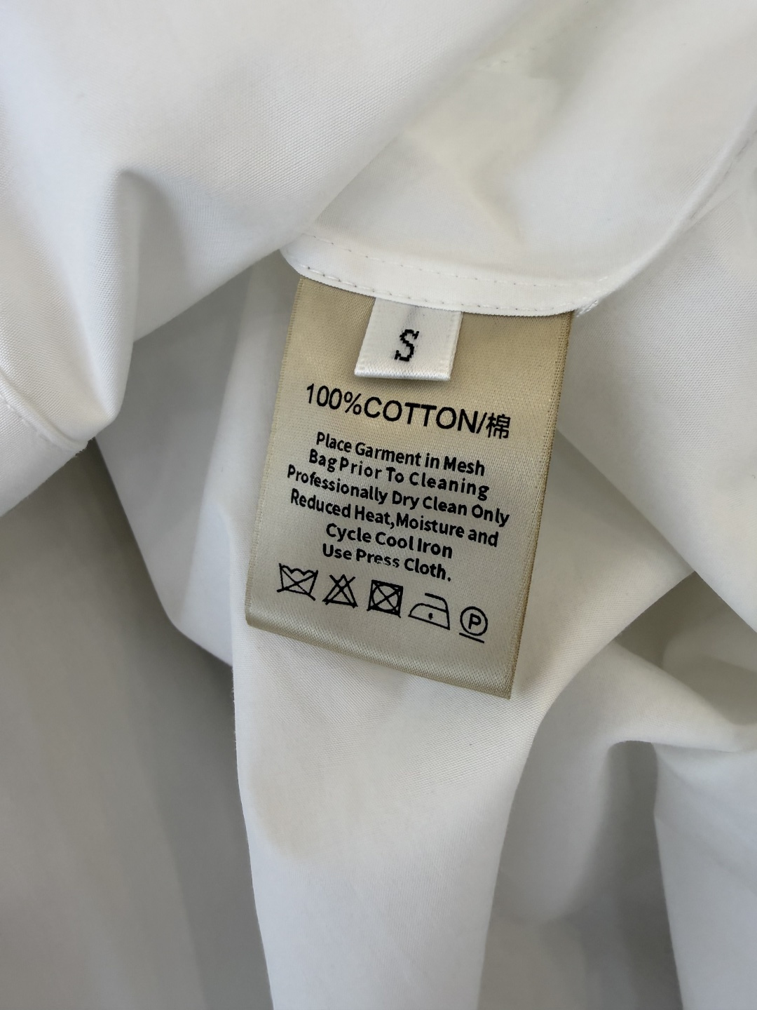 CY098#新款衬衫。立体小马装饰 不规则 宽松长袖 衬衫 白色 SM L