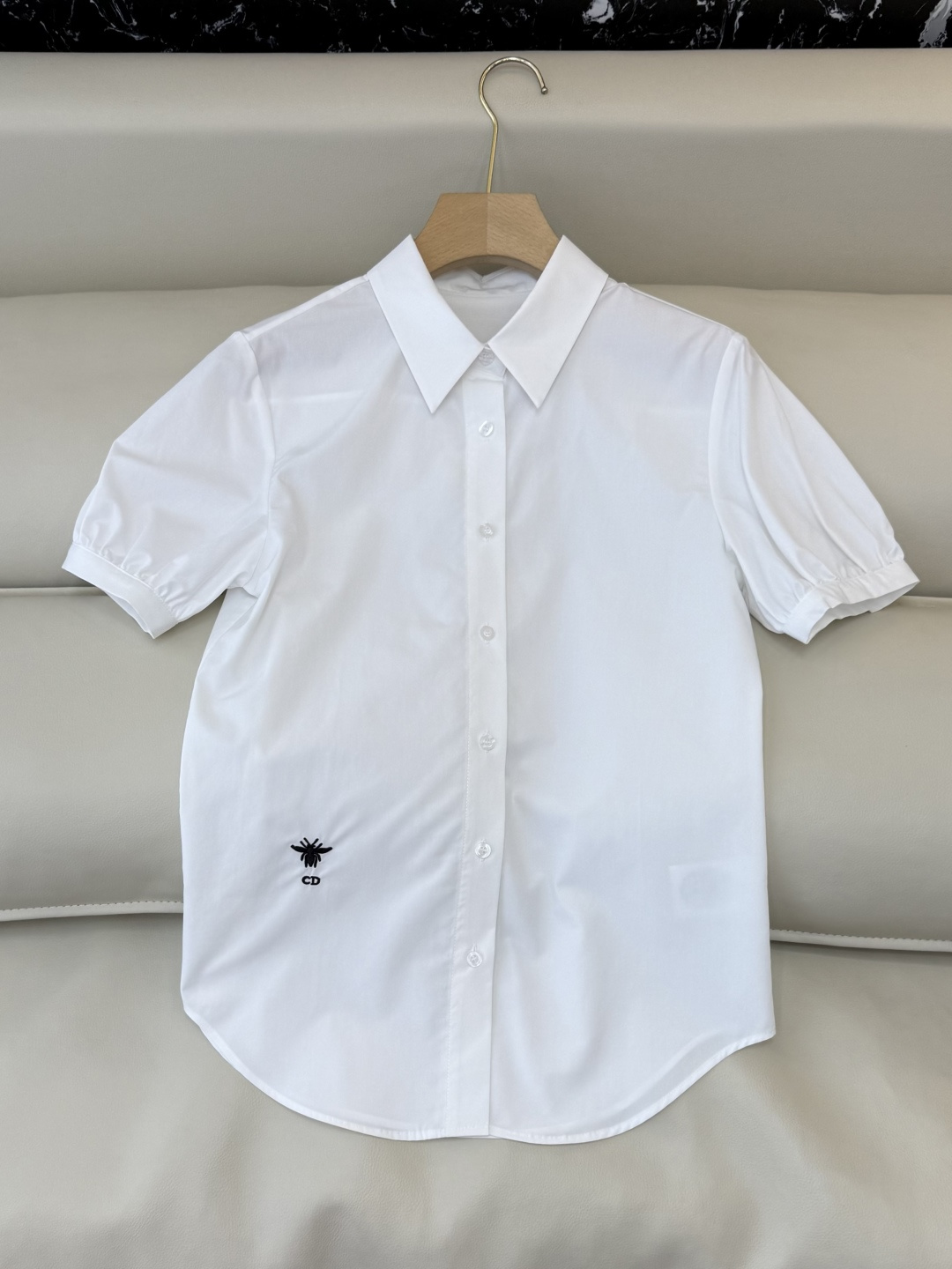 NO:733518,CY0101#New shirt dior little bee embroidery embroidery short-sleeved shirt white SM L,,dior,shirts,T-shirt,19860909CY0101#新款衬衫 dior 小蜜蜂刺绣 绣花 短袖 衬衫 白色 SM L,,dior,shirts,T-shirt,,Women's clothing