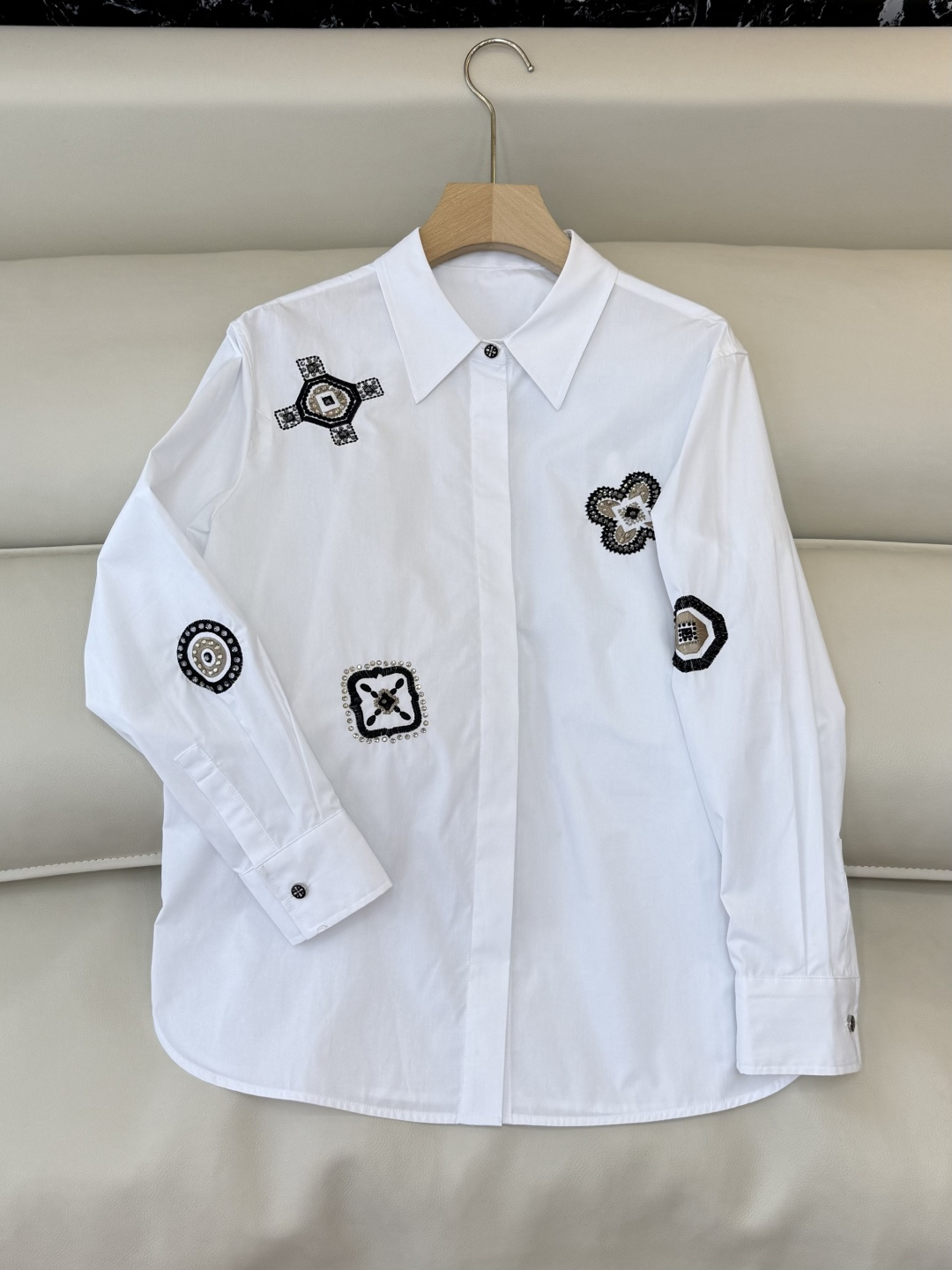 NO:733517,BS1105# new shirt P max mara bead printing long-sleeved cotton shirt white 36/38/40/42,,shirts,19860909BS1105#新款衬衫P max mara 钉珠印花 长袖棉衬衫 白色 36/38/40/42,,shirts,,Women's clothing