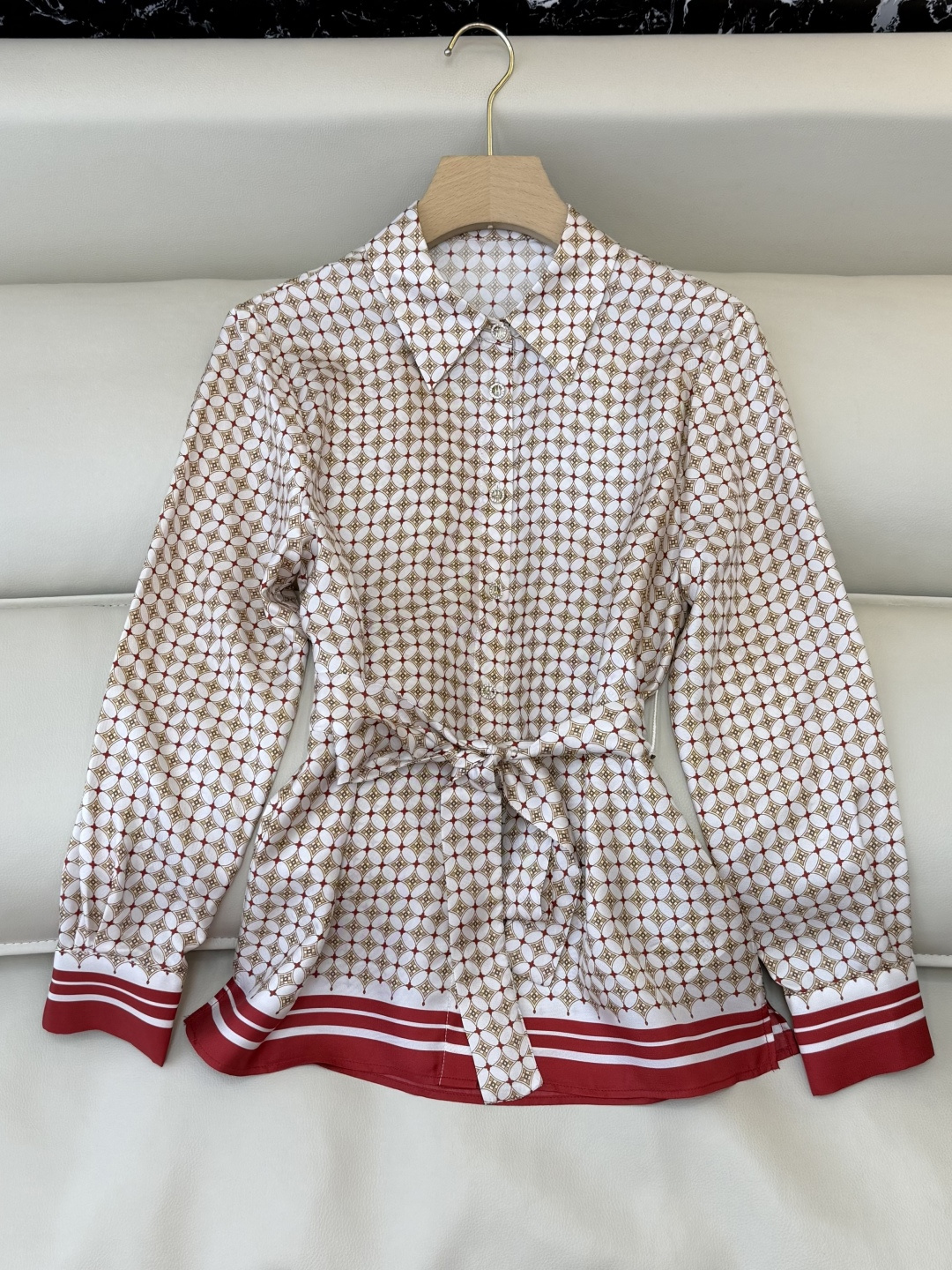 NO:733457,BS1100# new shirt Max mara positioning print twill silk long-sleeved silk shirt 36/38/40/42,,shirts,real silk,19860909BS1100#新款衬衫 Max mara 定位印花 斜纹真丝 长袖真丝衬衫 36/38/40/42,,shirts,real silk,,Women's clothing