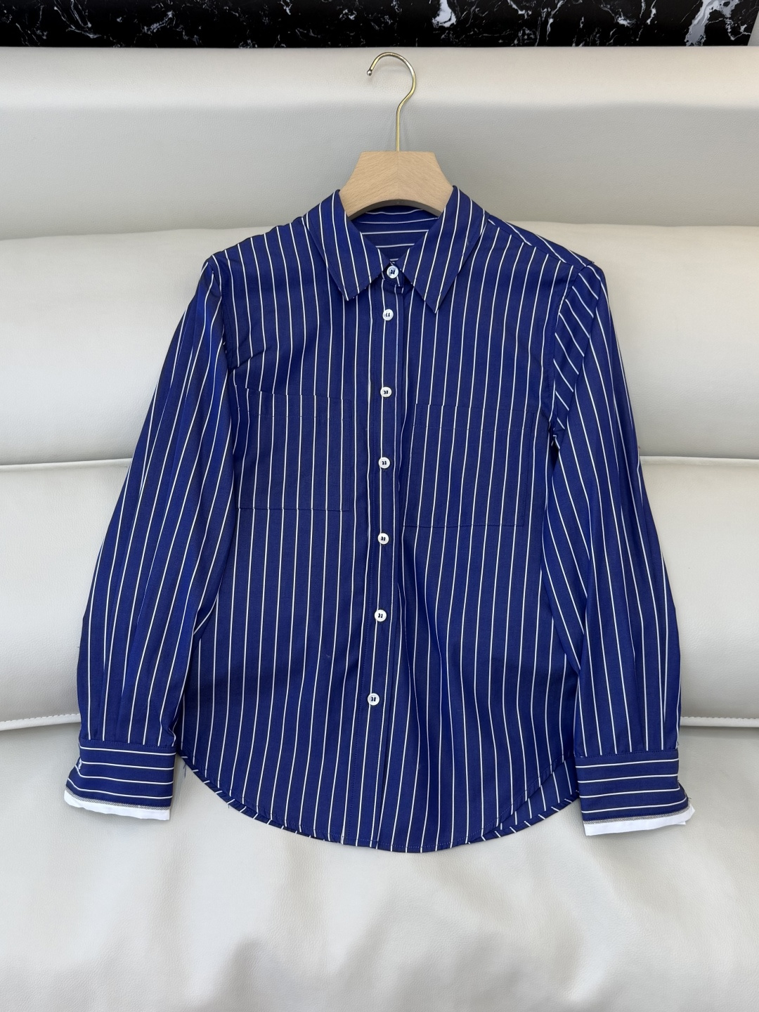 NO:733510,BS1098# new shirt BC chain edge long-sleeved striped shirt blue off-white 36 /38/40/42,,shirts,19860909BS1098#新款衬衫 BC 链条边 长袖条纹衬衫 蓝色 米白色 36 /38/40/42,,shirts,,Women's clothing