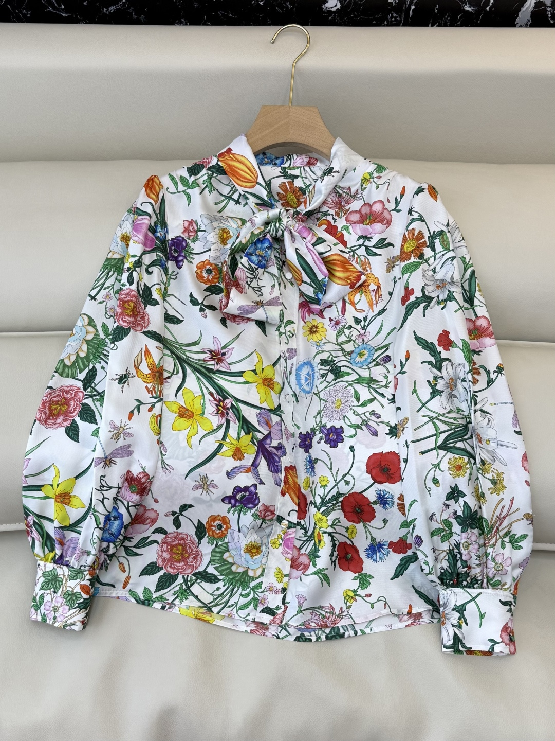 NO:733516,BS1115# new shirt gucci printed twill silk bow long-sleeved shirt SMLXL,,gucci,shirts,real silk,19860909BS1115#新款衬衫 gucci 印花 斜纹真丝 蝴蝶结长袖衬衫 SMLXL,,gucci,shirts,real silk,,Women's clothing