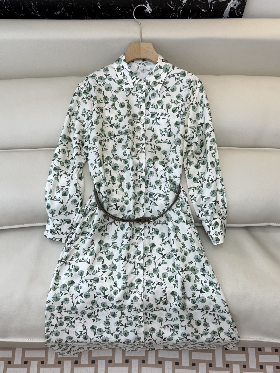 NO:733415,BS1108# new dress Max mara floral print twill silk print long-sleeved dress with belt 36/38/40/42,,skirts,real silk,19860909BS1108#新款连衣裙 Max mara 碎花印花 斜纹真丝印花长袖连衣裙 配腰带 36/38/40/42,,skirts,real silk,,Women's clothing