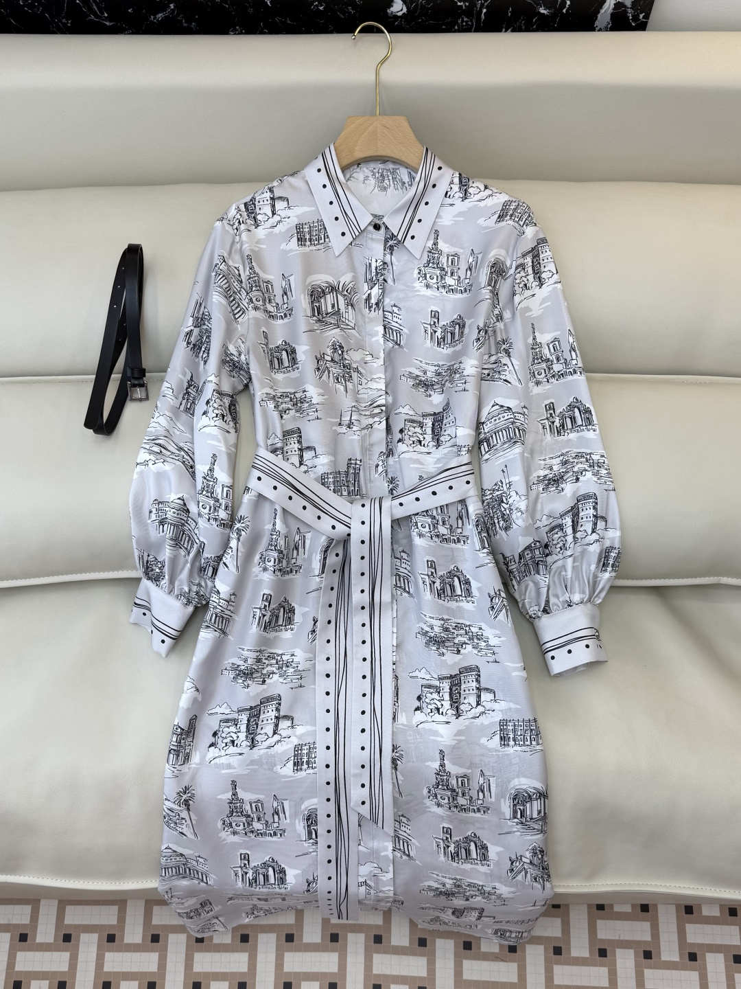 NO:733411,BS1111# new dress Max mara French architectural print twill silk print long-sleeved dress with belt 36/38/40/42,,skirts,real silk,19860909BS1111#新款连衣裙 Max mara 法式建筑印花 斜纹真丝印花长袖连衣裙 配腰带 36/38/40/42,,skirts,real silk,,Women's clothing