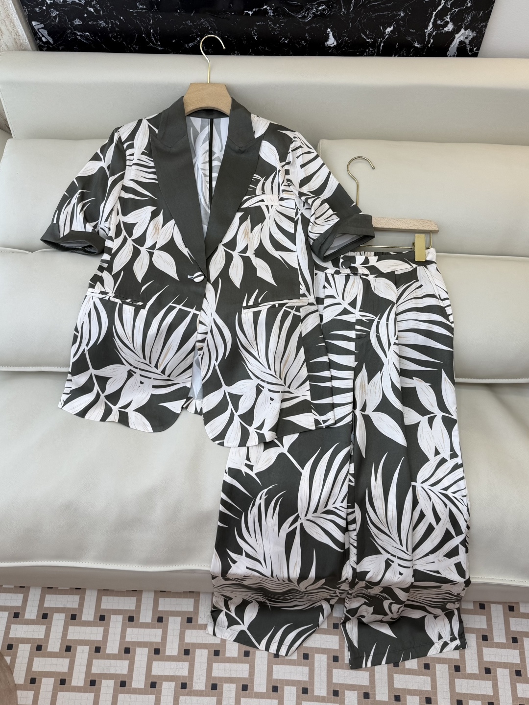 NO:733506,XF068#New suit factory island style leaf print short-sleeved shirt and trousers suit SMLXL XXL,,shirts,T-shirt,19860909XF068#新款套装工厂 海岛风 树叶印花短袖衬衫长裤套装 SMLXL XXL,,shirts,T-shirt,,Women's clothing