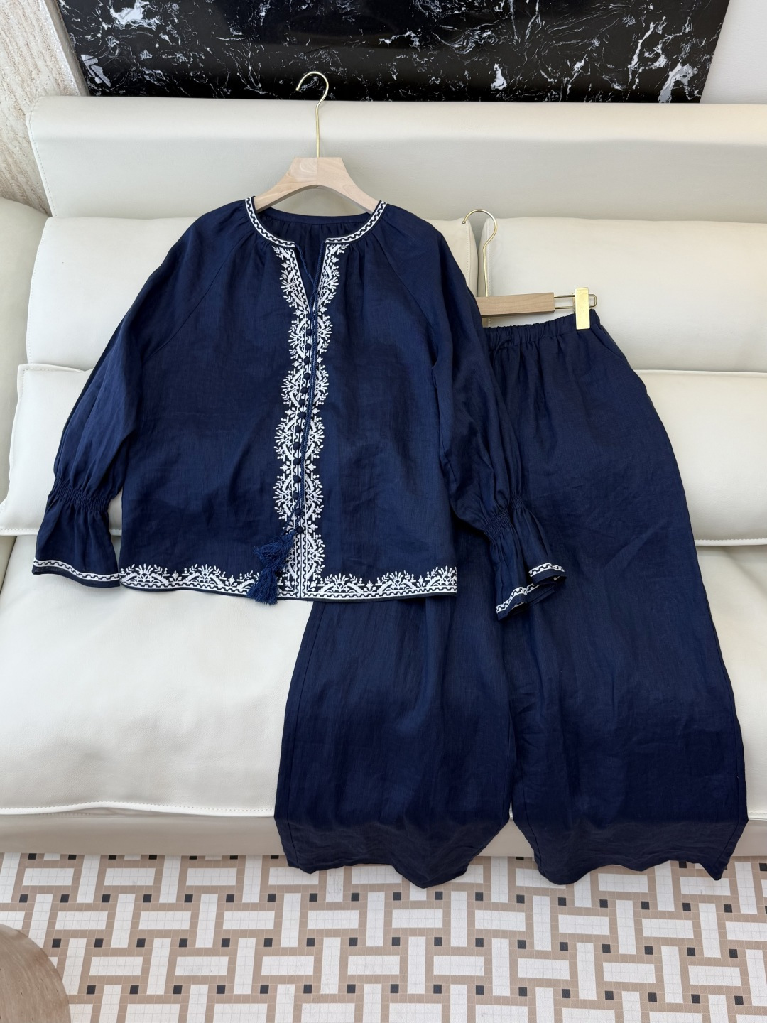 NO:734662,YM066# new suit factory zim... Heavy embroidery lace linen top trousers suit navy blue SMLXL,,19860909YM066#新款套装工厂 zim… 重工绣花 蕾丝 亚麻上衣 长裤 套装 藏青色 SMLXL,,,Women's clothing