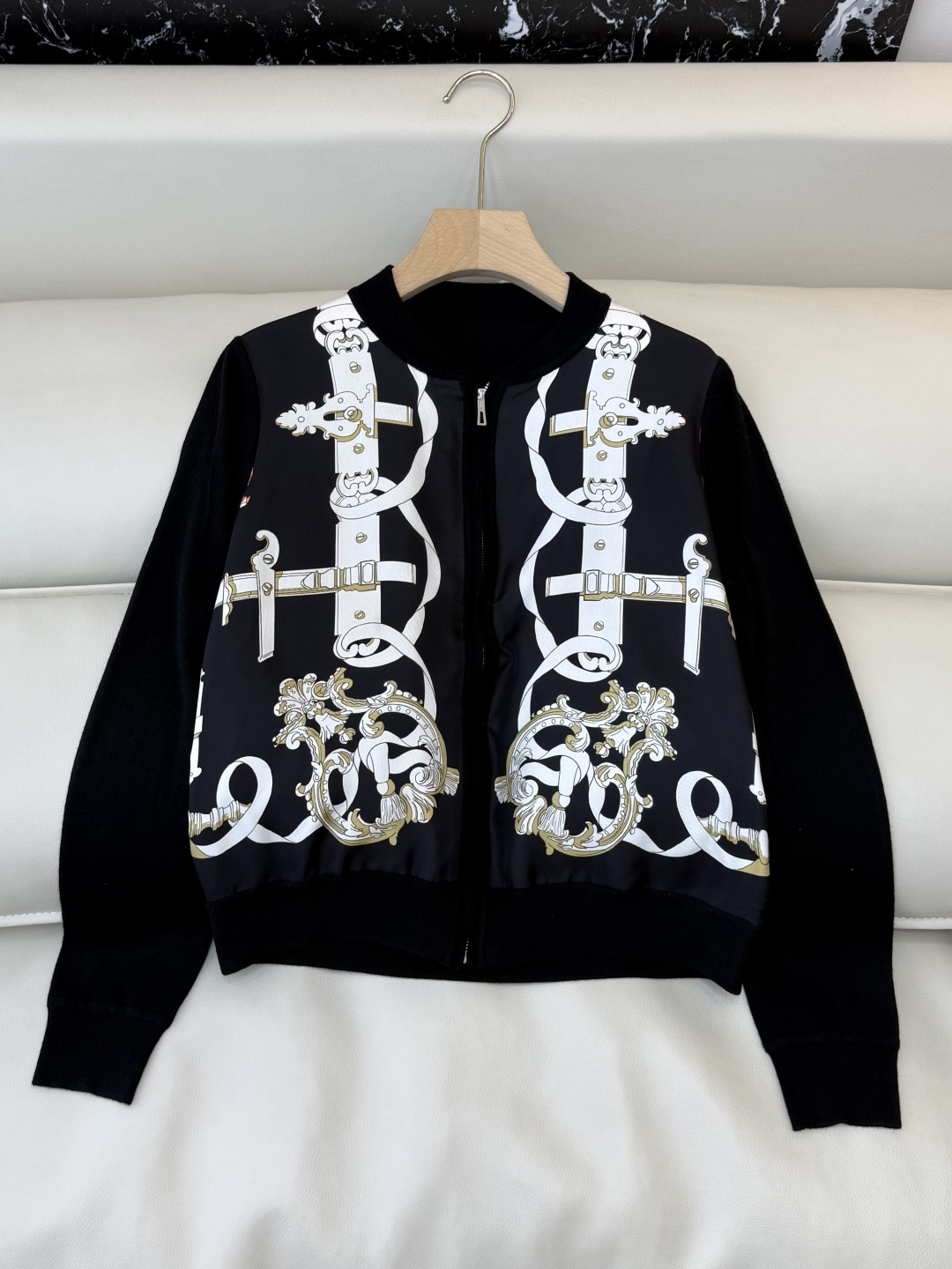 NO:734025,H326012#New Jacket P H Home Silk Knitted Fabric Zippered Long Sleeve Knitted Jacket Black White SMLXL,,jackets & coats,real silk,19860909H326012#新款外套P H家 真丝 针织面料 拉链款长袖针织外套 黑色 白色 SMLXL,,jackets & coats,real silk,,Women's clothing