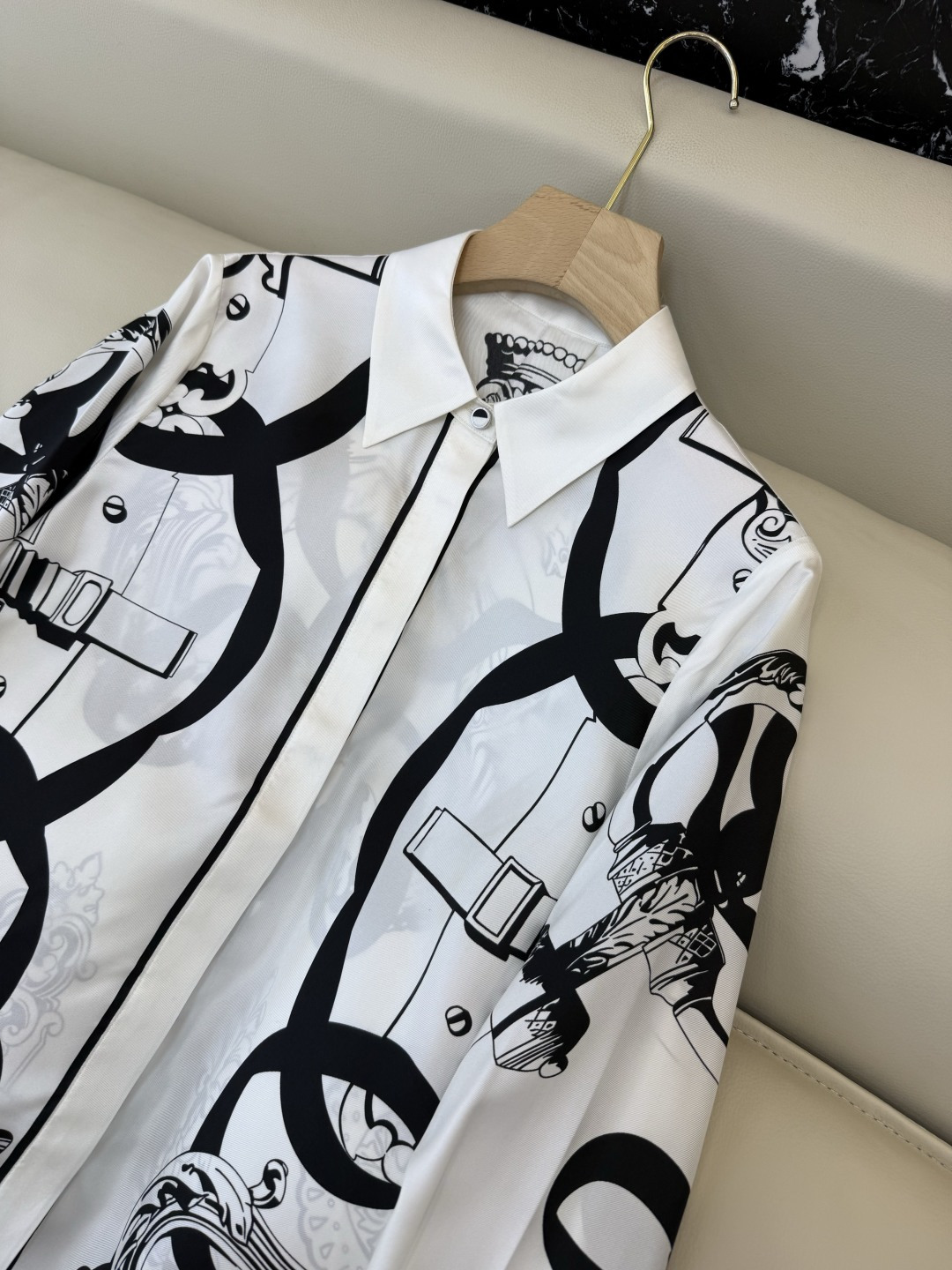 H#新款衬衫P。H家 爱马仕 定位印花 100%斜纹真丝印花长袖衬衫 黑色 白色 SMLXL