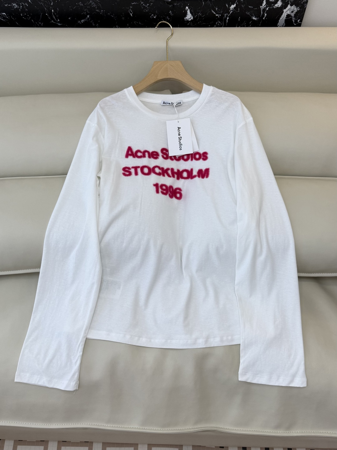 NO:734099,QG0154# New T-shirt Acne letter flocking long-sleeved T-shirt dark gray white SML,,acne studios,tees,t-shirt,19860909QG0154#新款T恤 Acne 字母植绒 长袖T恤 深灰色 白色 SML,,acne studios,tees，t-shirt,,Women's clothing
