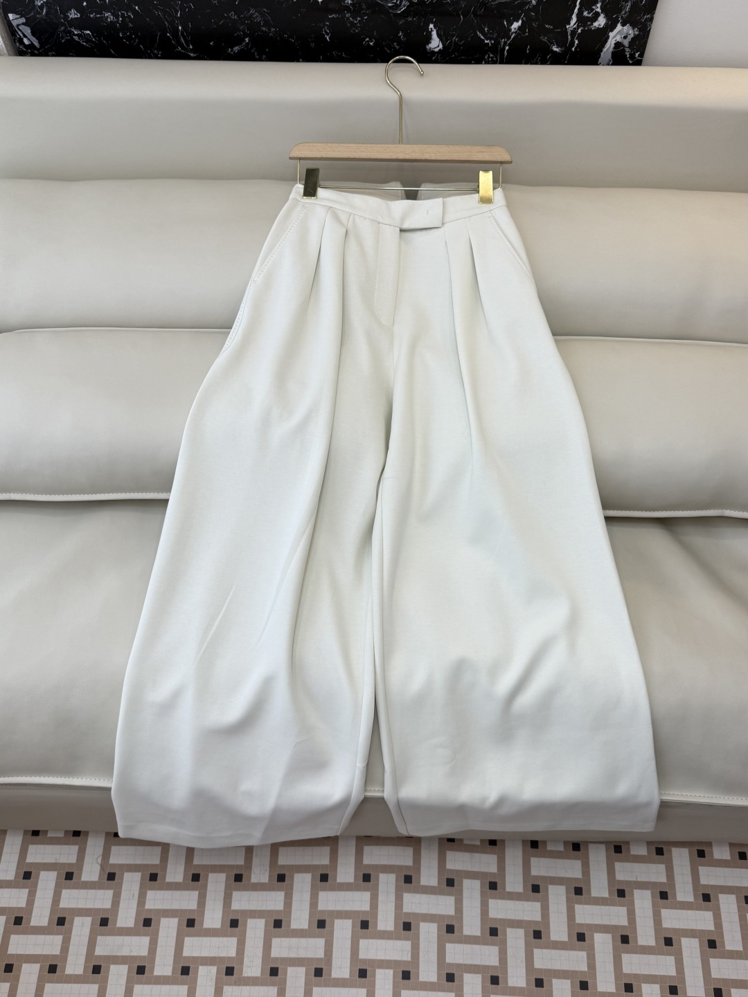 NO:735075,YO036# new pants Max mara top version nylon cotton latest wide leg trousers black beige 36/38/40/42,,19860909YO036#新款裤子 Max mara 顶级版 锦棉 最新款 阔腿长裤 黑色 米白色 36/38/40/42,,,Women's clothing