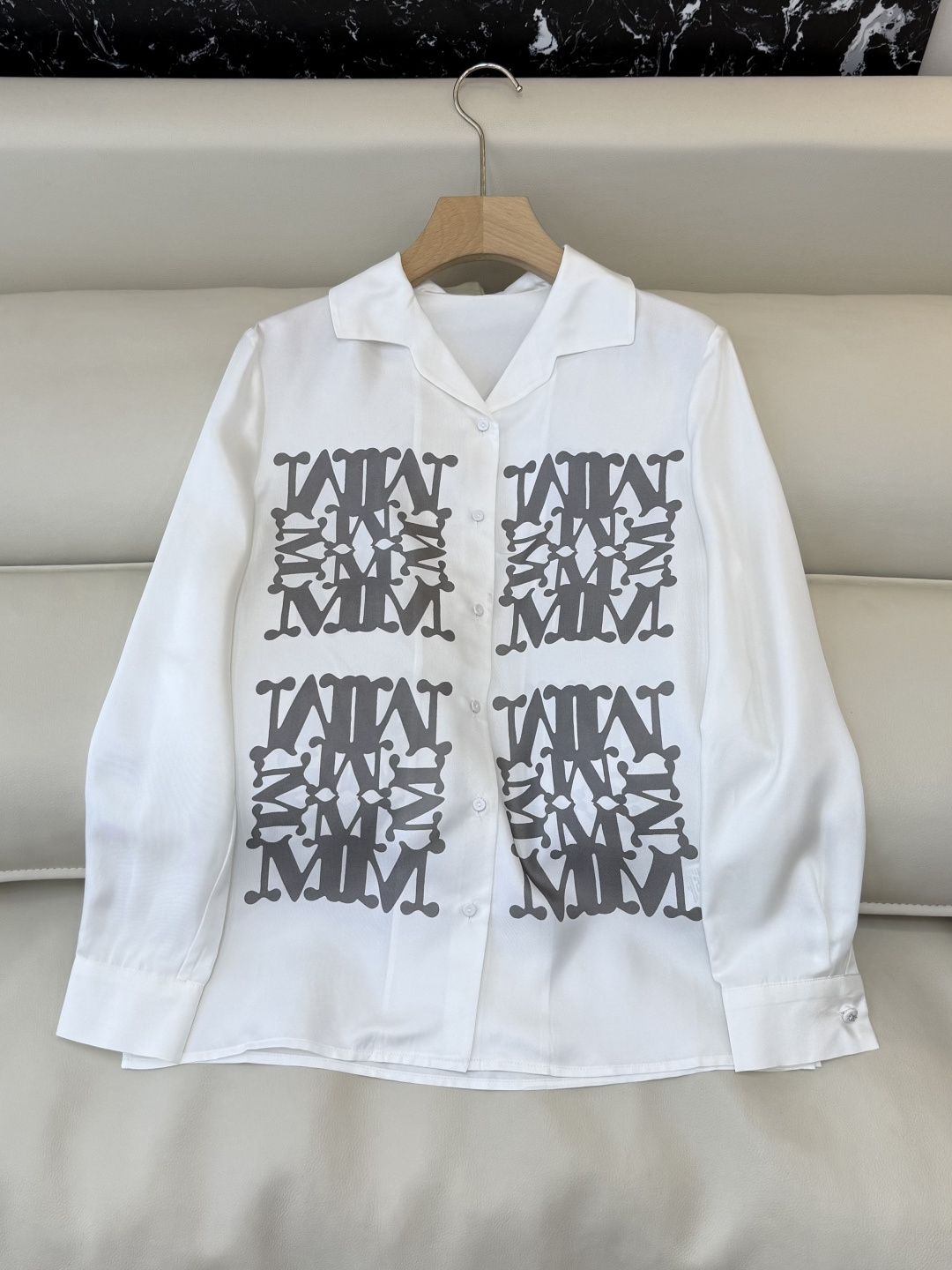 NO:735058,YO033# New Silk Shirt P Max Mara Top Edition Silk Twill Print Long Sleeve Silk Position Printed Shirt 36/38/40/42,,shirts,real silk,19860909YO033#新款真丝衬衫P Max mara 顶级版 真丝 斜纹印花 长袖真丝定位印花衬衫 36/38/40/42,,shirts,real silk,,Women's clothing