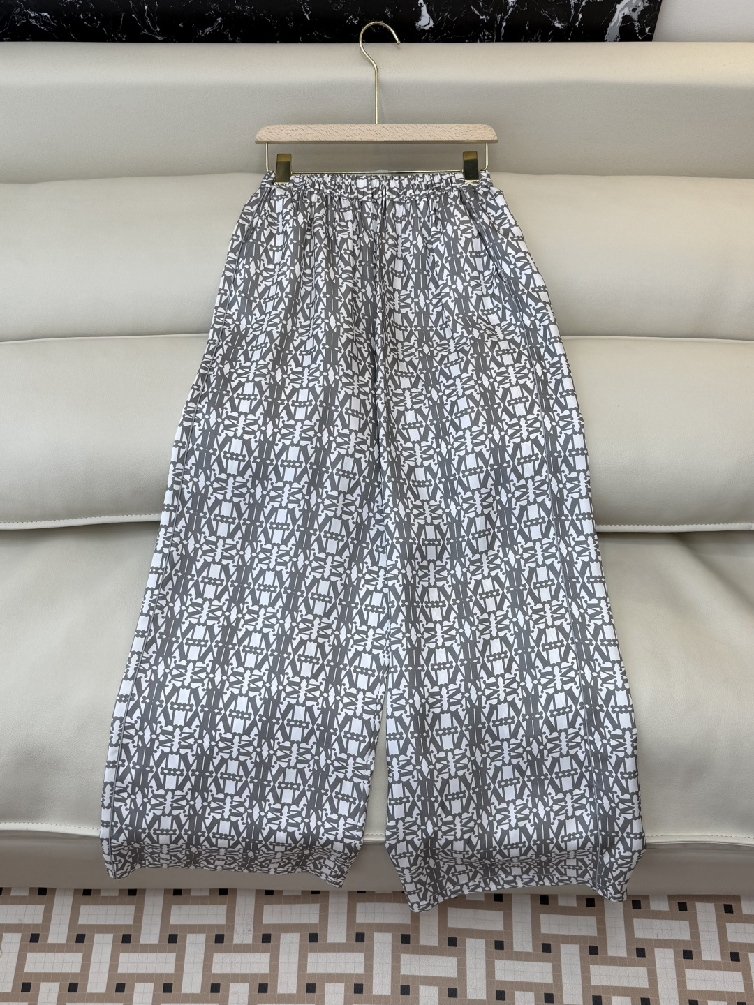 NO:735055,YO032# new silk pants Max mara top version silk twill printed trousers 36/38/40/42,,real silk,19860909YO032#新款真丝裤 Max mara 顶级版 真丝 斜纹印花 长裤 36/38/40/42,,real silk,,Women's clothing