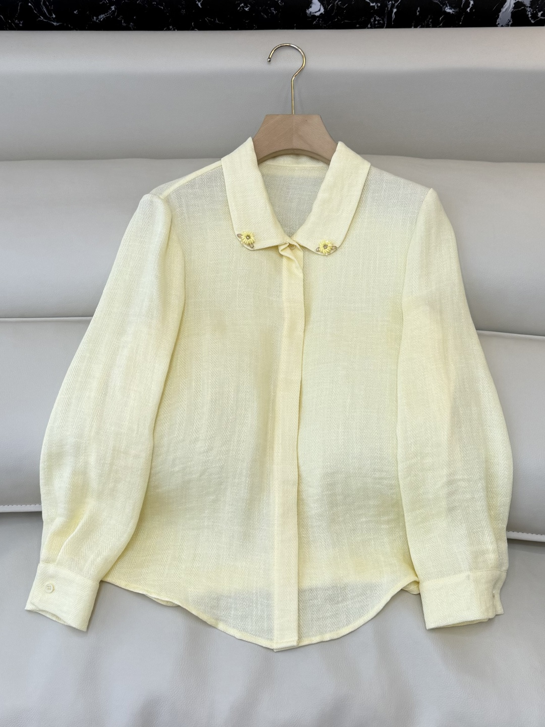 NO:735980,XD0411# New shirt factory special 50 linen bead collar long-sleeved shirt white cream SMLXL,,shirts,19860909XD0411#新款衬衫工厂特 50 麻 钉珠领 长袖衬衫 白色 奶黄色 SMLXL,,shirts,,Women's clothing