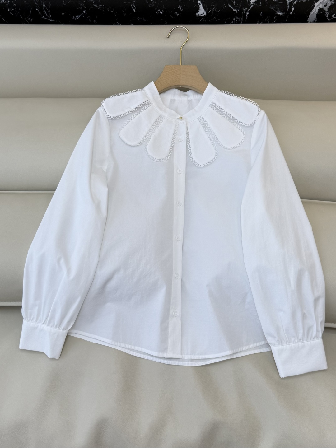 NO:735935,XD0408#New shirt factory water-soluble lace petal collar long-sleeved shirt white SMLXL,,shirts,19860909XD0408#新款衬衫工厂 水溶蕾丝边 花瓣领 长袖衬衫 白色 SMLXL,,shirts,,Women's clothing