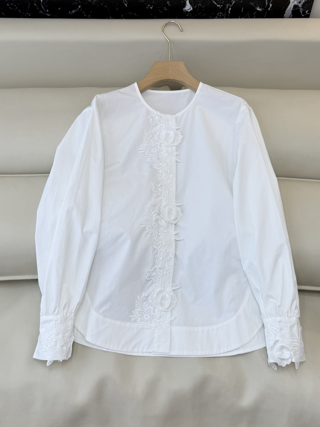NO:735960,SM0900# New shirt factory Three-dimensional petal water-soluble edge long-sleeved shirt white S MLXL,,shirts,19860909SM0900#新款衬衫工厂 立体花瓣水溶边 长袖衬衫 白色 S MLXL,,shirts,,Women's clothing