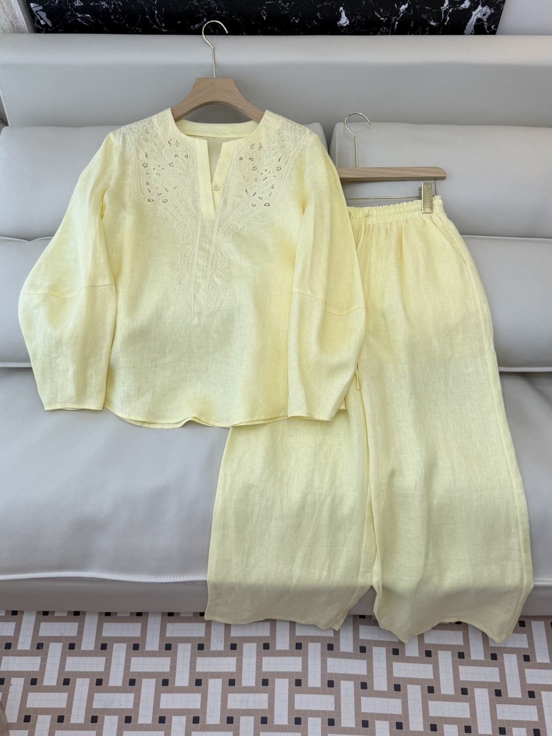 NO:735944,FY083# New Suit Zimm Hollow Embroidery Linen Top and Pants Suit Yellow White SMLXL,,19860909FY083#新款套装 Zimm 镂空绣花 亚麻 上衣长裤套装 黄色 白色 SMLXL,,,Women's clothing