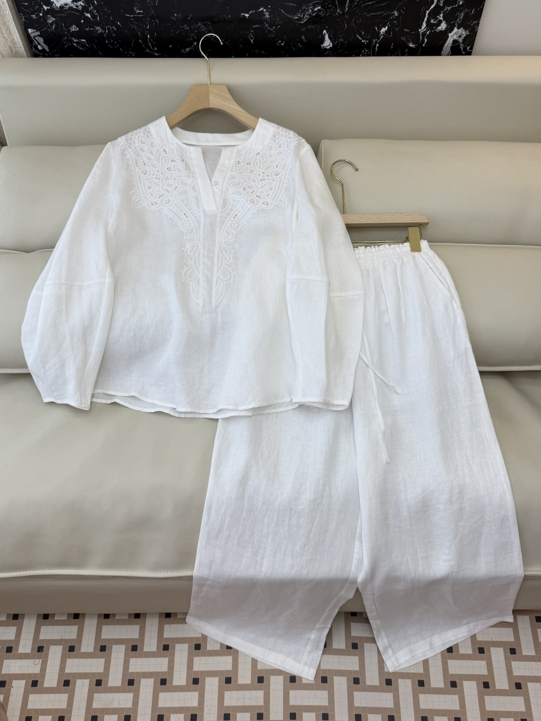 NO:735939,FY083# New Suit P Zimm Hollow Embroidery Linen Top and Pants Suit Yellow White SMLXL,,19860909FY083#新款套装P Zimm 镂空绣花 亚麻 上衣长裤套装 黄色 白色 SMLXL,,,Women's clothing