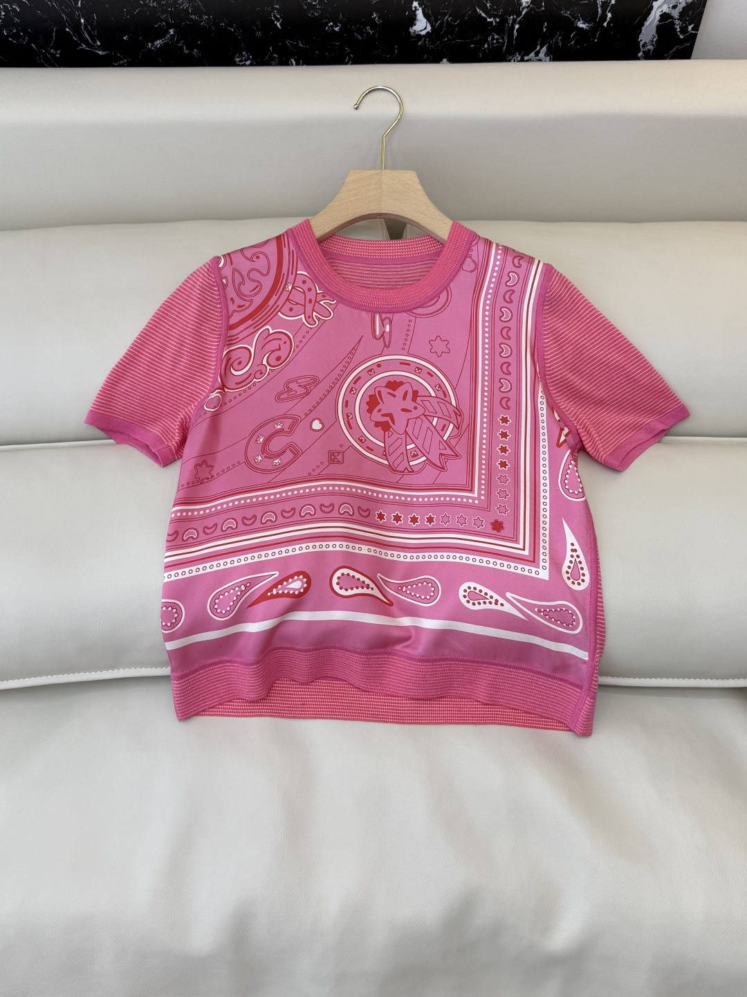 NO:736414,H326015# New Wool Knitting H Home Hermes Splicing Style Silk Splicing 20 Wool Round Neck Short Sleeve Pullover Apricot Blue Rose Red S-XL,,hermes,T-shirt,real silk,19860909H326015#新款羊毛针织 H家 爱马仕拼接款 真丝拼接20 羊毛 圆领短袖套头衫 杏色 蓝色 玫红色 S-XL,,hermes,T-shirt,real silk,,Women's clothing