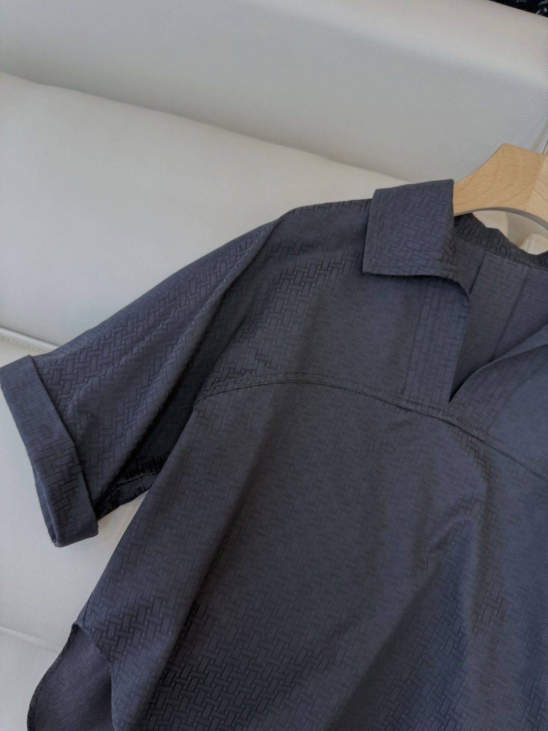 QGL041#新款套装💕Hermes H家 爱马仕 H字母暗纹 短袖衬衫➕长半裙 套装 黑色 燕麦咖色 