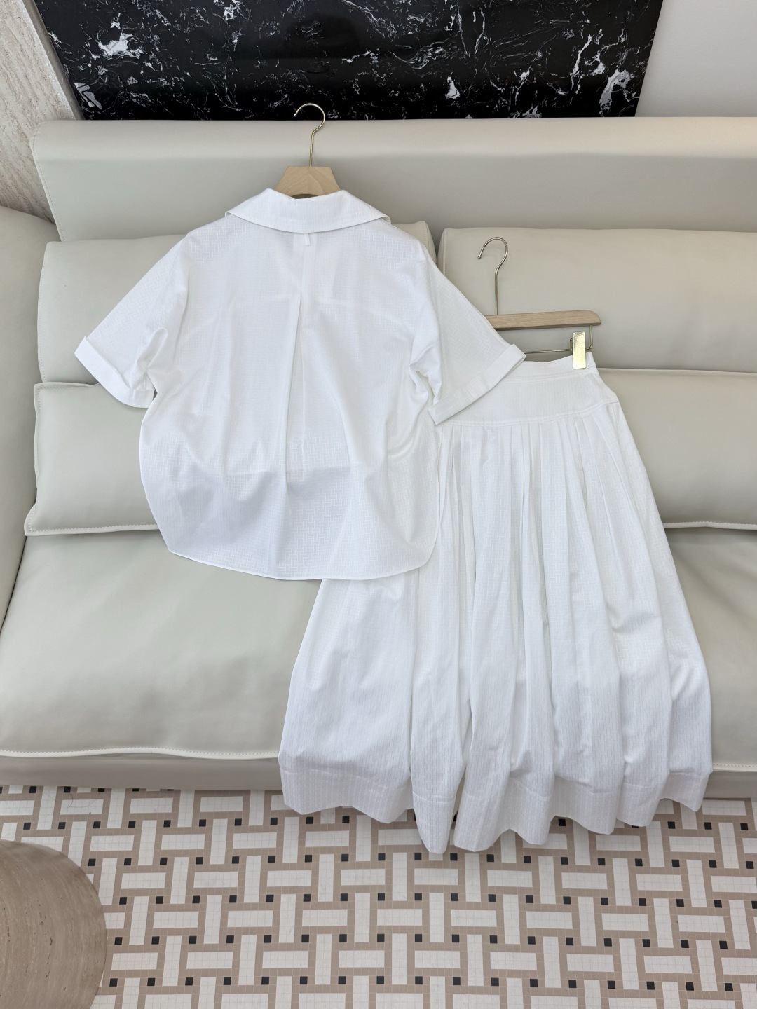 QGL041#新款套装💕Hermes H家 爱马仕 H字母暗纹 短袖衬衫➕长半裙 套装 黑色 燕麦咖色 