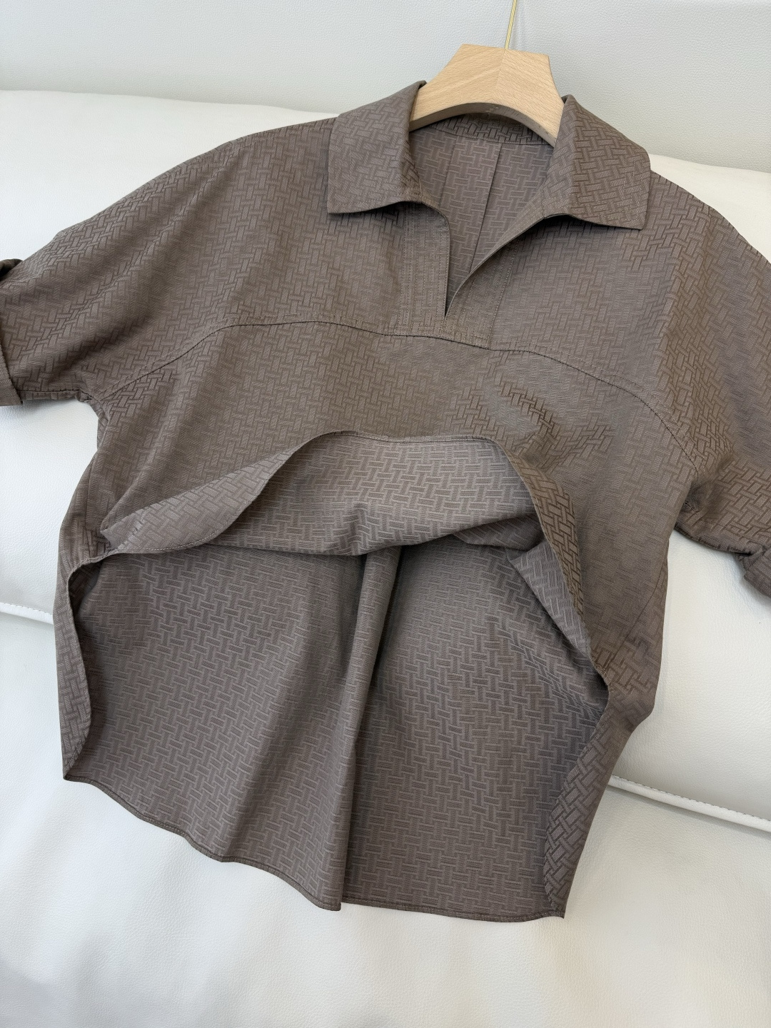 QGL041#新款套装💕Hermes H家 爱马仕 H字母暗纹 短袖衬衫➕长半裙 套装 黑色 燕麦咖色 