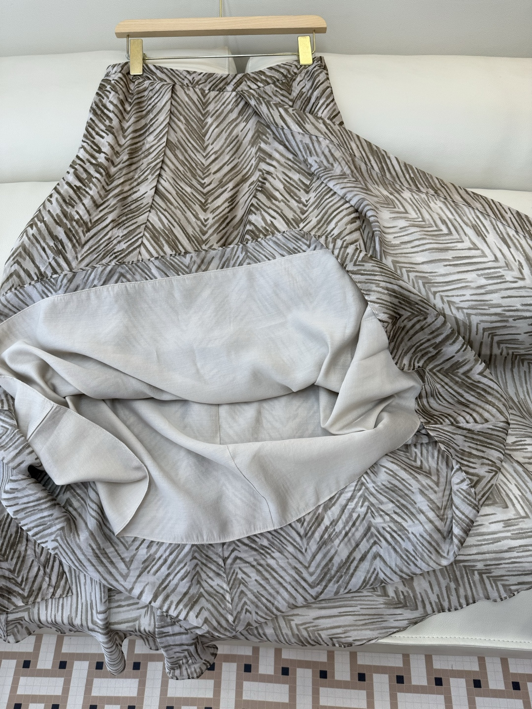 LZ26011#新款半裙🌾BC 大爆款 30%桑蚕丝 真丝飘逸长半裙 两色 SML