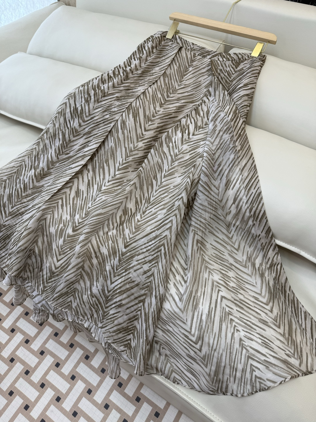 LZ26011#新款半裙🌾BC 大爆款 30%桑蚕丝 真丝飘逸长半裙 两色 SML