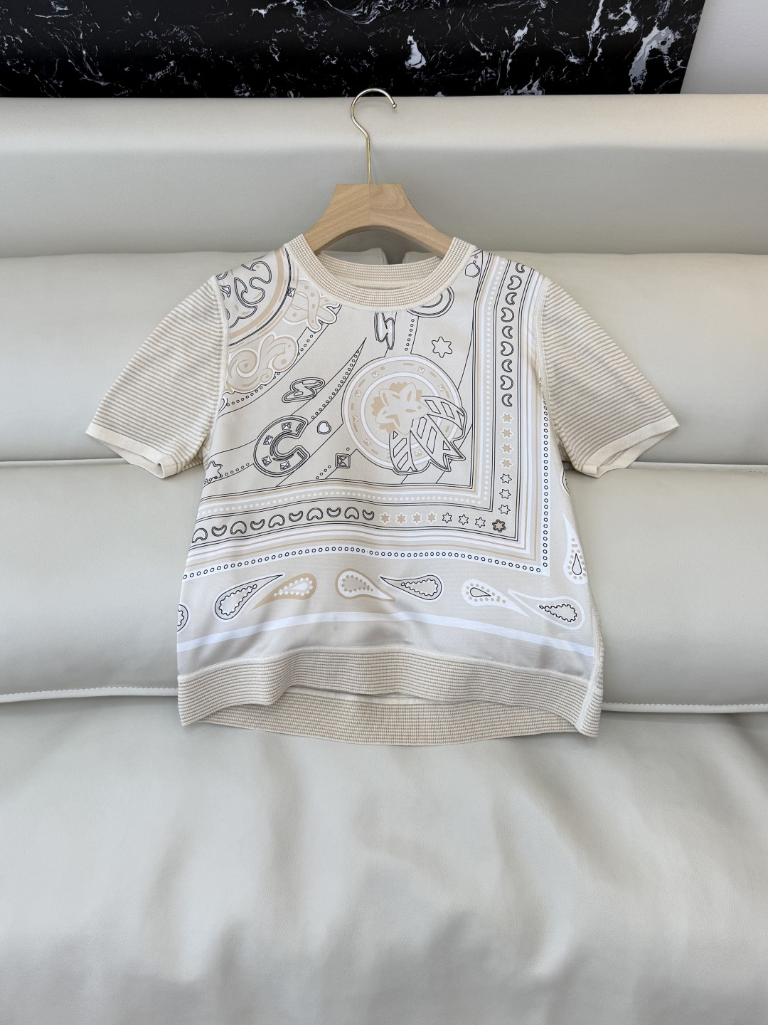 NO:722667,H326015# New Wool Knitting H Home Hermes Splicing Style Silk Splicing 20 Wool Round Neck Short Sleeve Pullover Apricot Blue Rose Red S-XL, Hermes-clothing, hermes, T-shirt, real silk,19860909H326015#新款羊毛针织 H家 爱马仕拼接款 真丝拼接20 羊毛 圆领短袖套头衫 杏色 蓝色 玫红色 S-XL,爱马仕-服装,hermes,T-shirt,real silk,,Women's clothing