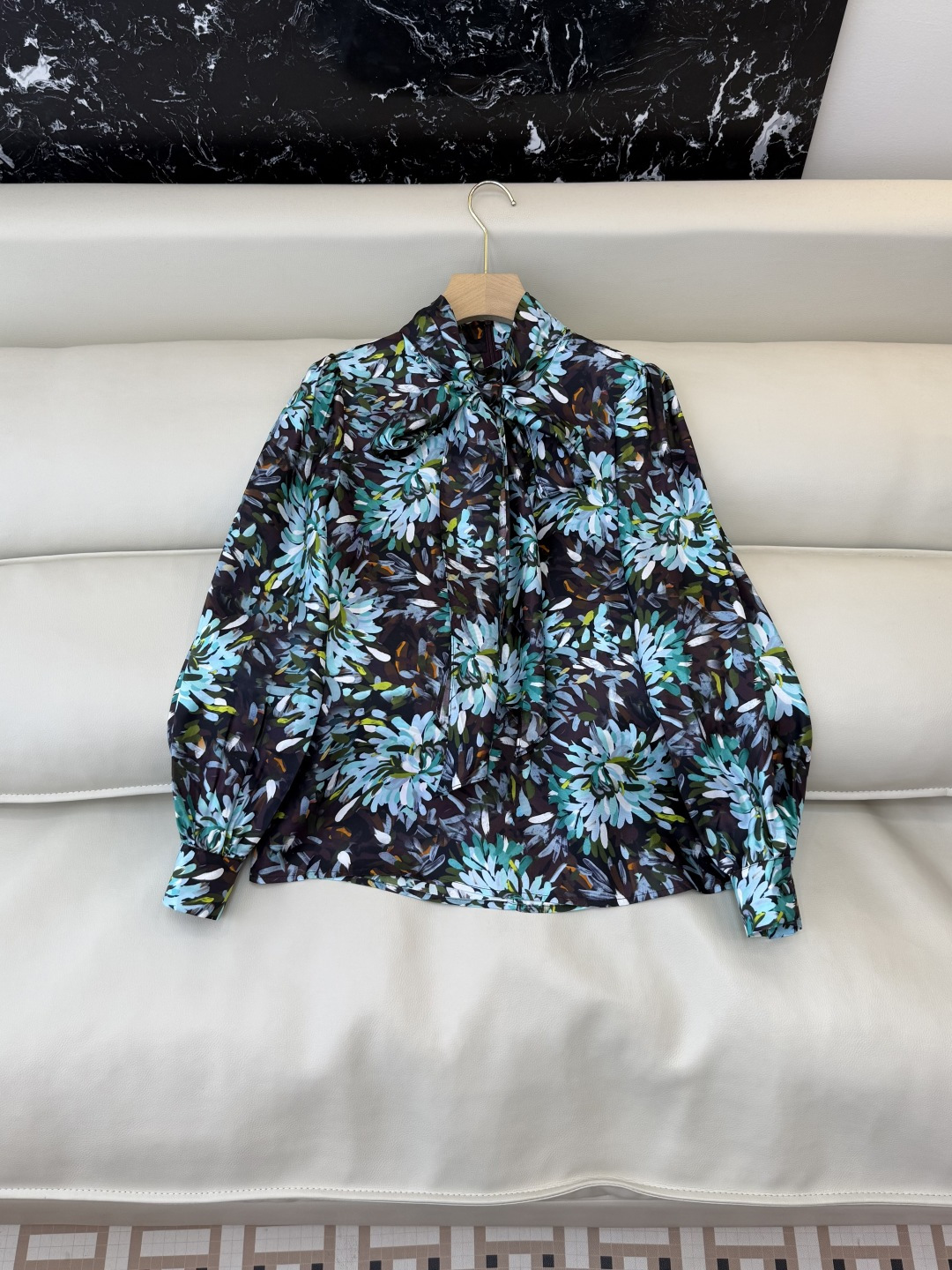 NO:736393,BS1118# new shirt P gucci fireworks explosion beautiful silk bow printed top 36-42,,gucci,shirts,real silk,19860909BS1118#新款衬衫P gucci 烟花爆美图 真丝 蝴蝶结 印花上衣 36-42,,gucci,shirts,real silk,,Women's clothing