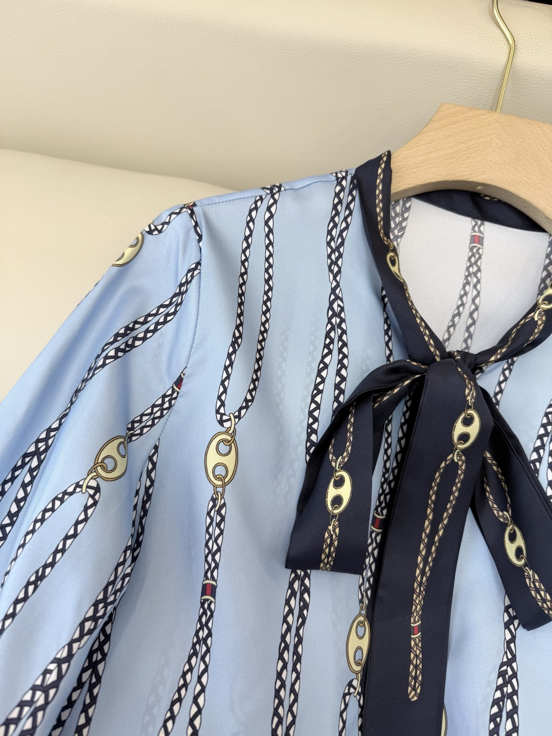 BS1117#新款衬衫💕gucci 条纹100% 真丝 蝴蝶结 印花上衣 蓝色 36-42
