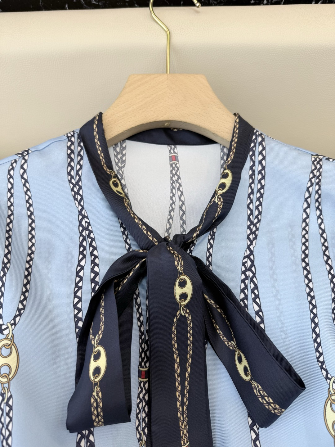 BS1117#新款衬衫💕gucci 条纹100% 真丝 蝴蝶结 印花上衣 蓝色 36-42