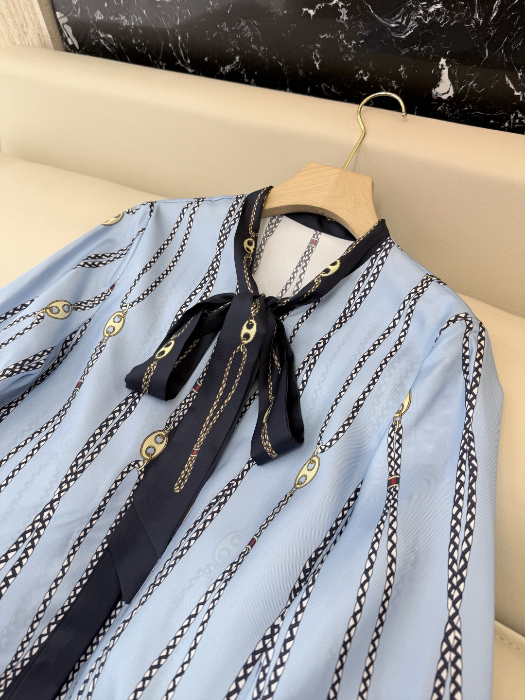 BS1117#新款衬衫💕gucci 条纹100% 真丝 蝴蝶结 印花上衣 蓝色 36-42