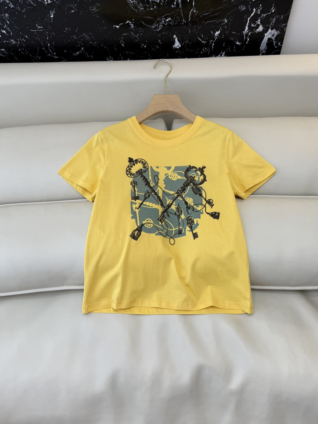 NO:737158,QG0161# New T-shirt Factory H Family Exclusive Edition Hermes Top Edition Printed Short Sleeve T-shirt Four Colors 36/38/40,, hermes, T-shirt, tees, t-shirt,19860909QG0161#新款T恤工厂 H家 独家版 爱马仕 顶级版 印花 短袖T恤 四色36/38/40,,hermes,T-shirt,tees，t-shirt,,Women's clothing